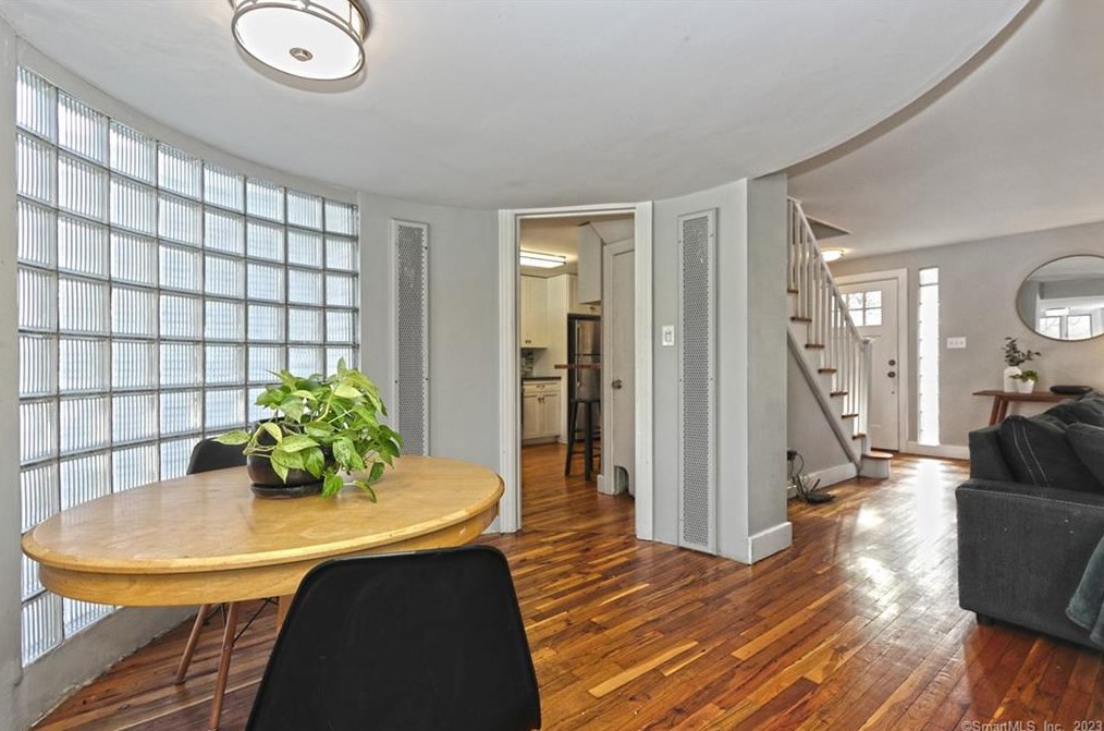 100 Lakeview Ter, New Haven CT  06515-1811 exterior