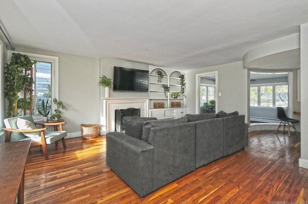 100 Lakeview Ter, New Haven CT  06515-1811 exterior