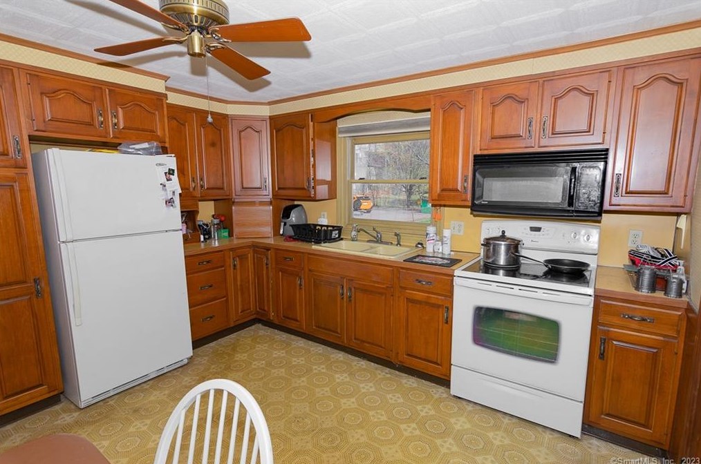 125 Kensington Ave, Meriden CT  06451-2011 exterior