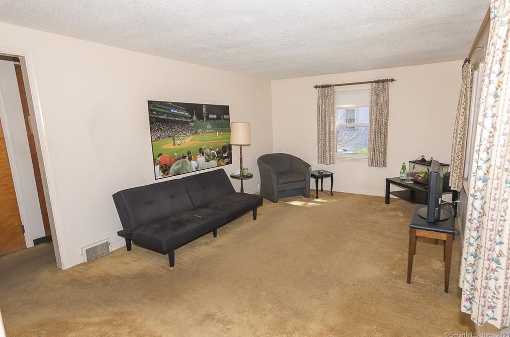 125 Kensington Ave, Meriden CT  06451-2011 exterior