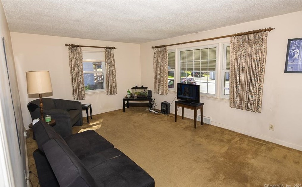 125 Kensington Ave, Meriden CT  06451-2011 exterior