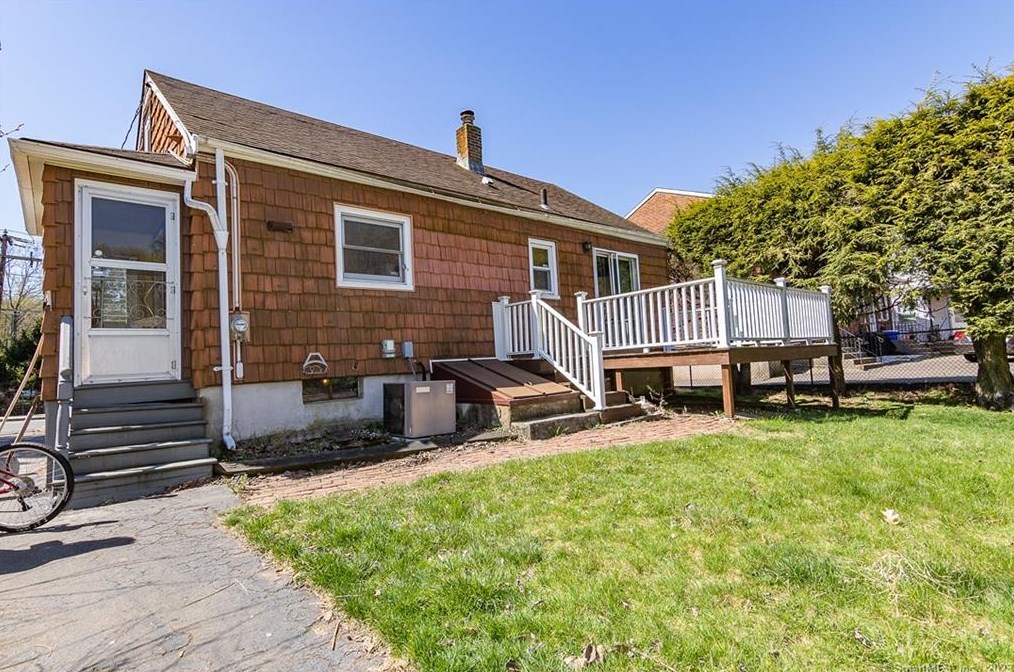 125 Kensington Ave, Meriden CT  06451-2011 exterior