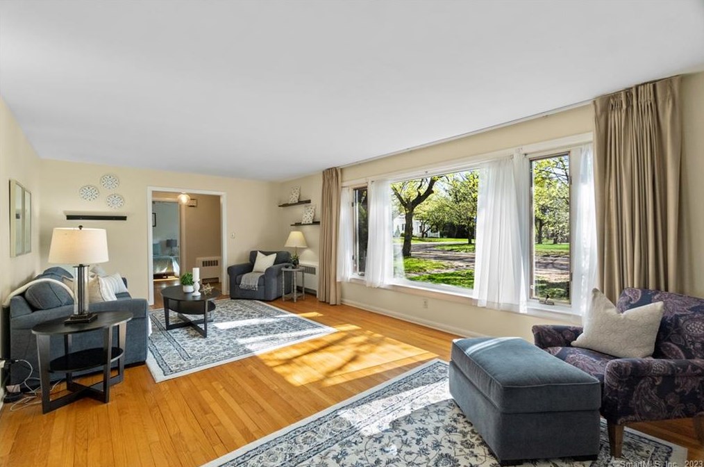 812 Ridge Rd, New Haven, CT 06518