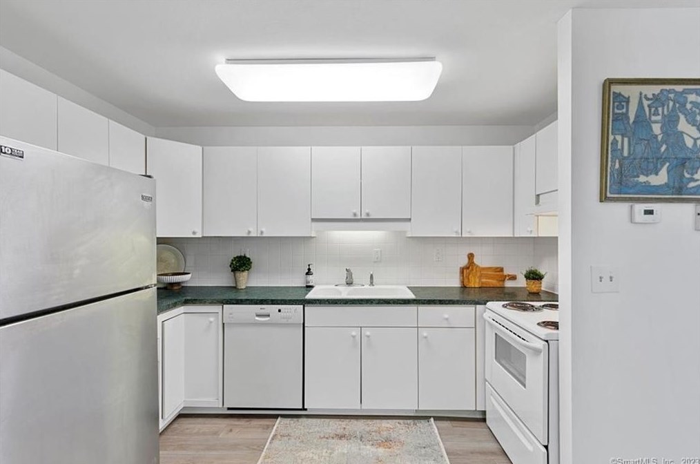50 E Hill Rd #2h, Collinsville, CT 06019