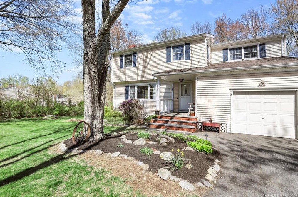 130 Far Horizon Dr, Upper Stepney, CT 06468