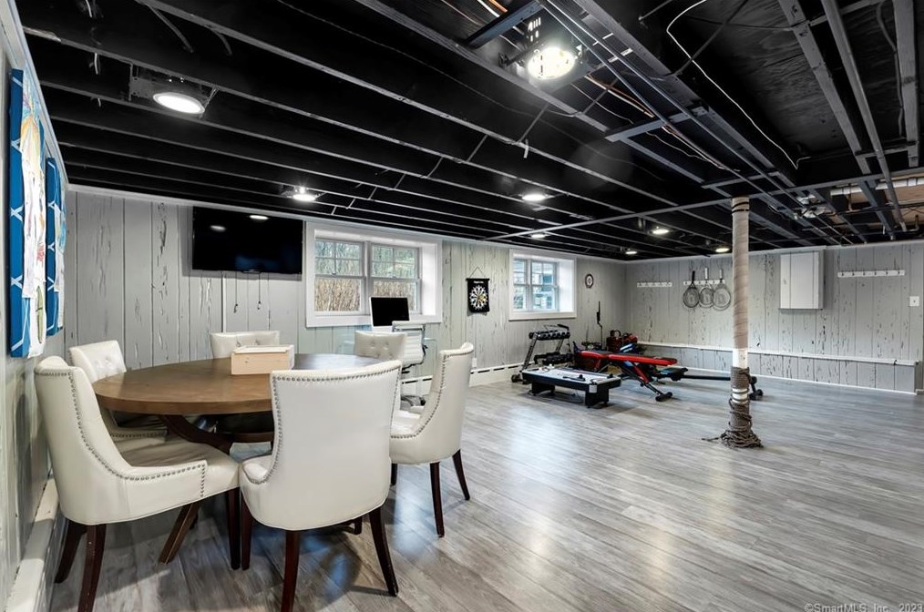 62 Mistywood Ln, Fairfield CT  06824-1620 exterior