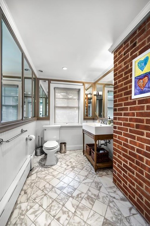 62 Mistywood Ln, Fairfield CT  06824-1620 exterior