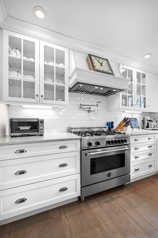 62 Mistywood Ln, Fairfield CT  06824-1620 exterior