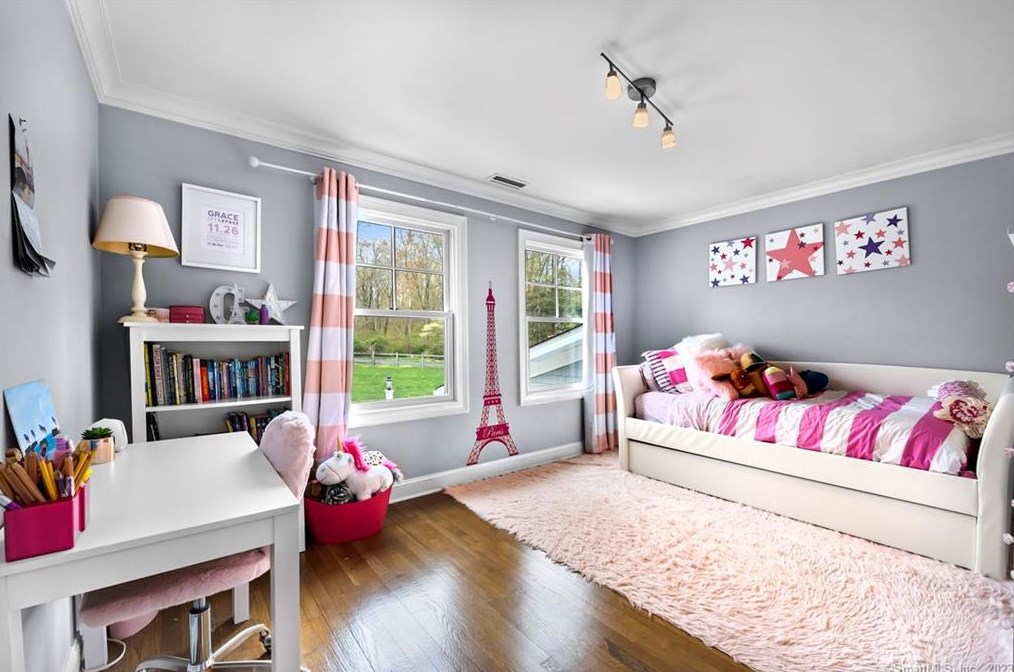 62 Mistywood Ln, Fairfield CT  06824-1620 exterior