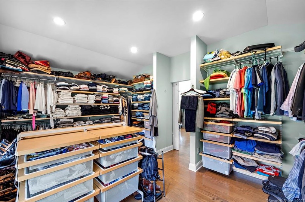 62 Mistywood Ln, Fairfield CT  06824-1620 exterior