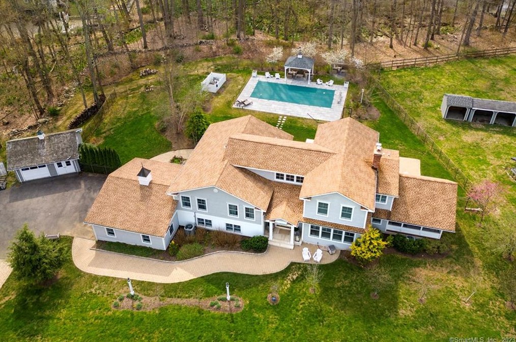 62 Mistywood Ln, Fairfield, CT 06824