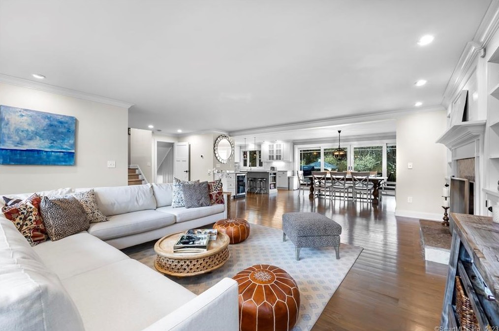 62 Mistywood Ln, Fairfield CT  06824-1620 exterior