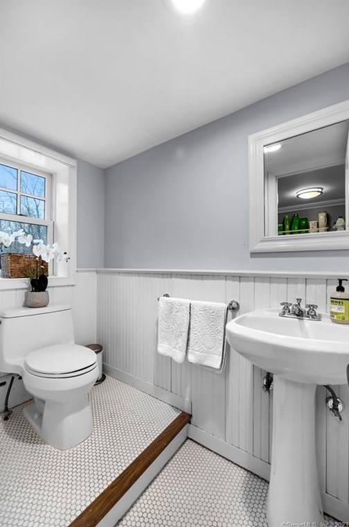 62 Mistywood Ln, Fairfield CT  06824-1620 exterior