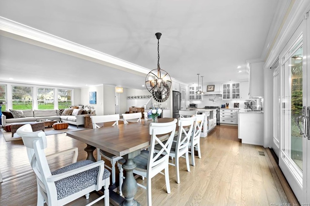 62 Mistywood Ln, Fairfield CT  06824-1620 exterior