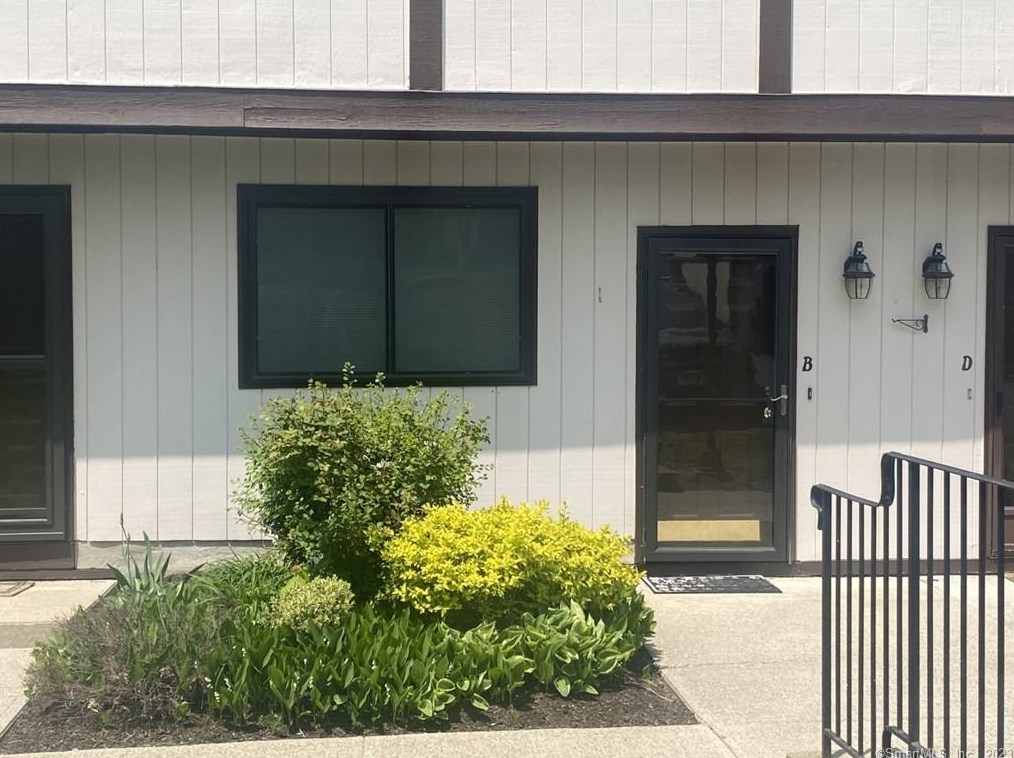27 Crows Nest Ln #4b, Danbury, CT