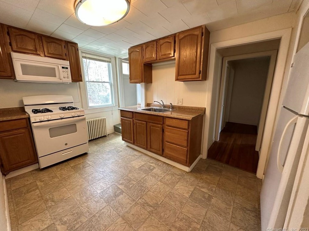 22 Homestead Rd #d, Gales Ferry, CT 06339