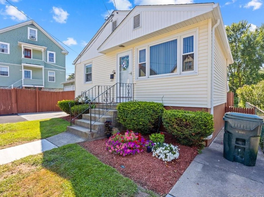 12 Pleasant St, United States Coast Guard Ac, CT 06320