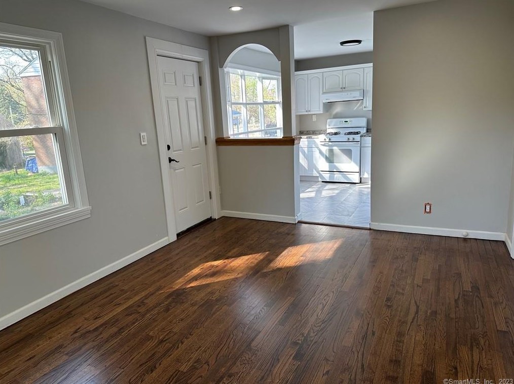 107 Priscilla Cir, Bridgeport, CT 06610