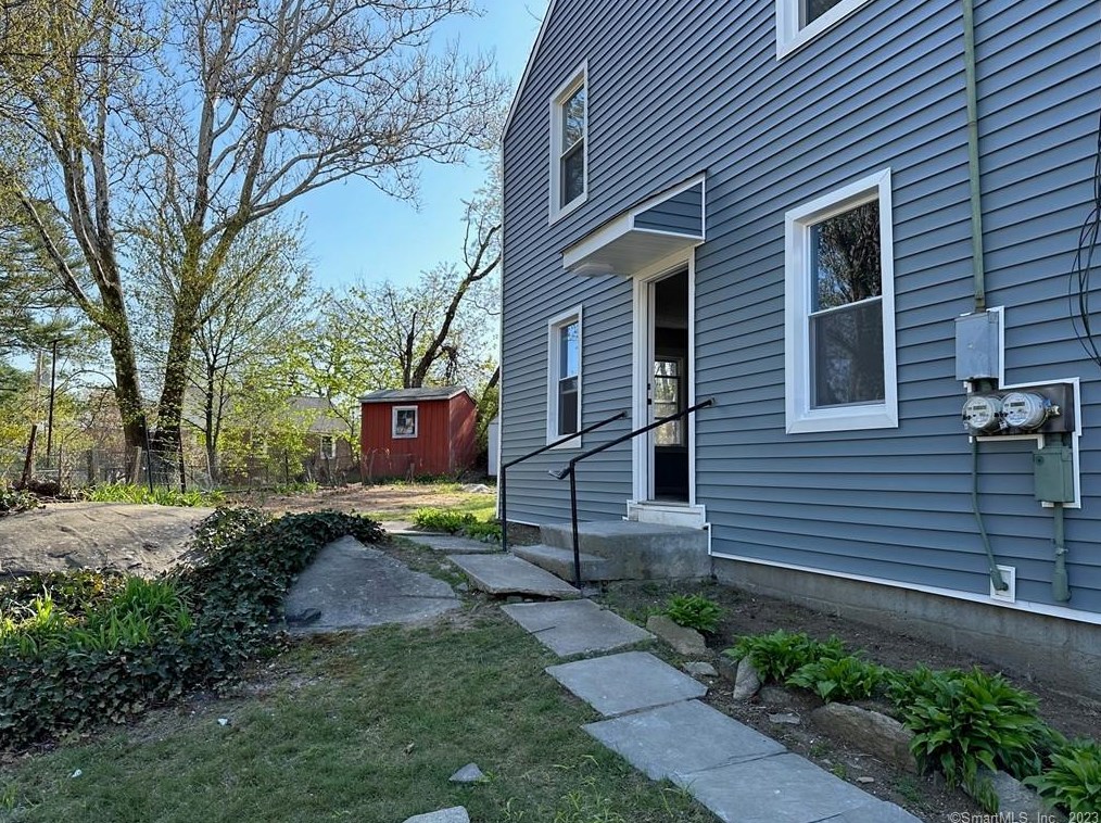 105 Priscilla Cir, Bridgeport, CT 06610