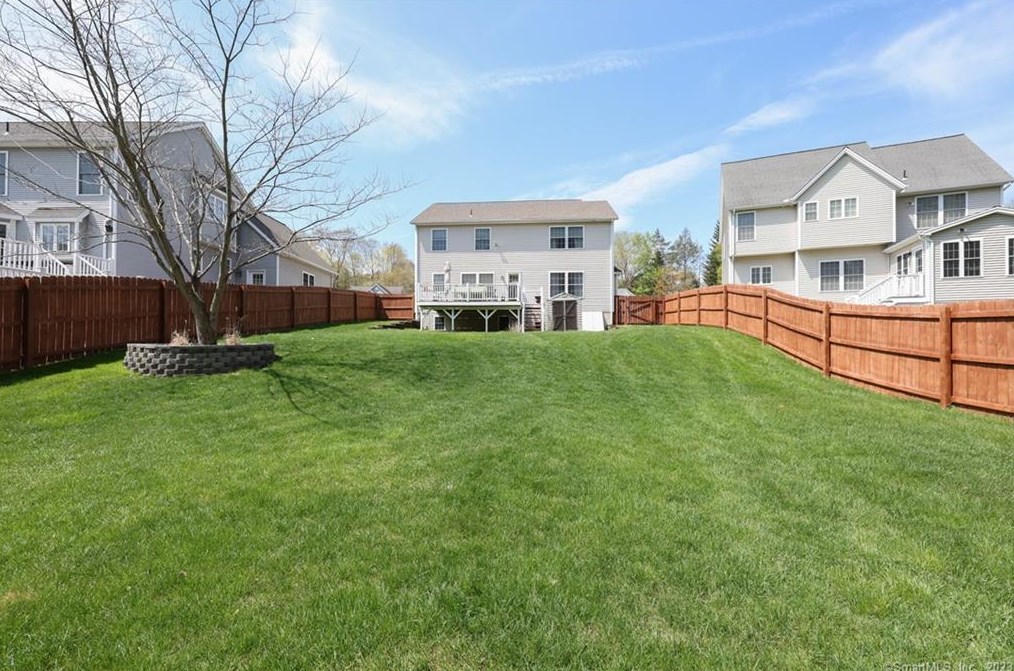 37 Riverside Ct, Southington, CT 06489