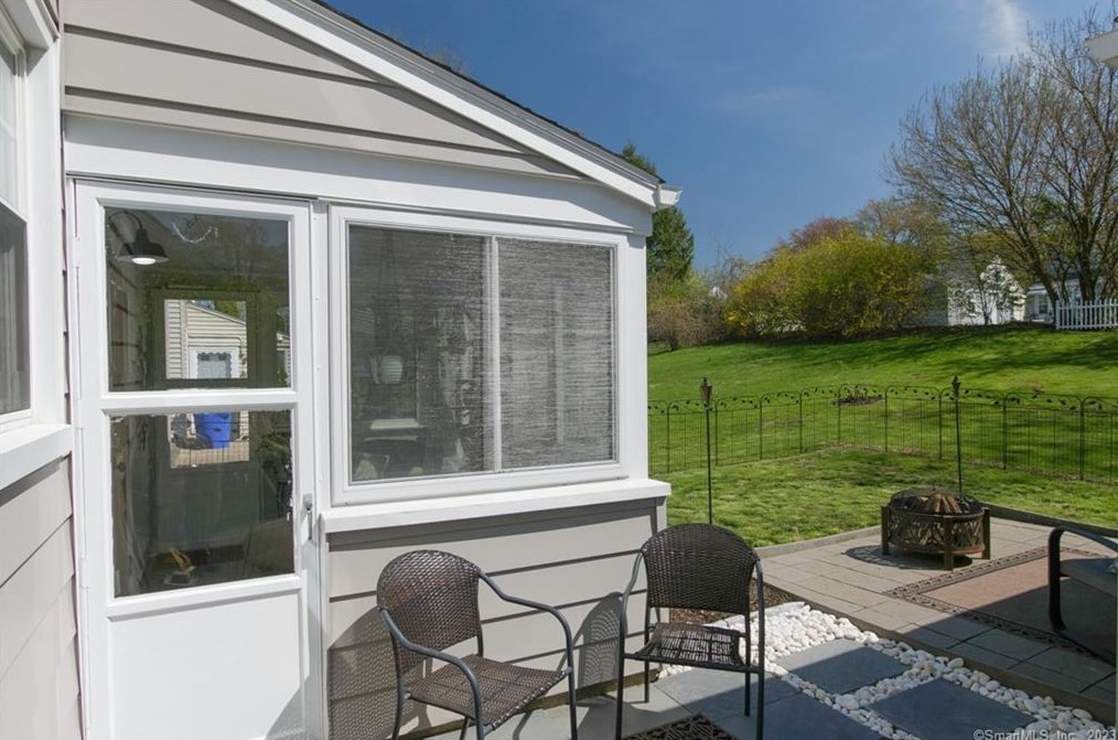 33 Edgemere Ave, Hartford CT  06110-1118 exterior