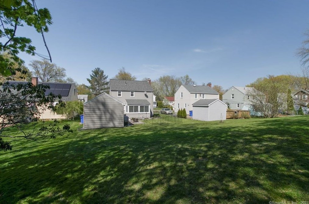 33 Edgemere Ave, Hartford CT  06110-1118 exterior