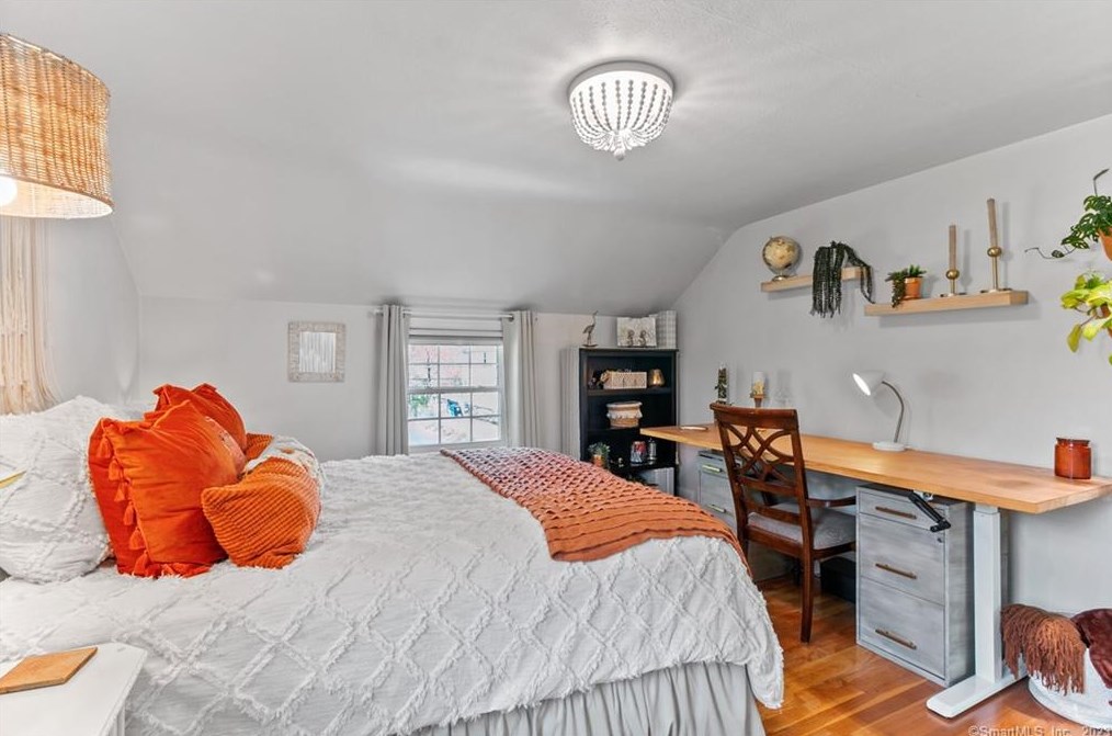 33 Edgemere Ave, Hartford CT  06110-1118 exterior