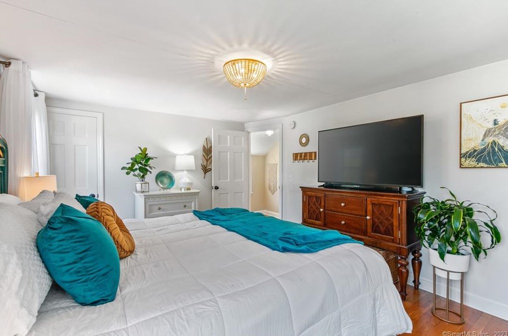 33 Edgemere Ave, Hartford CT  06110-1118 exterior