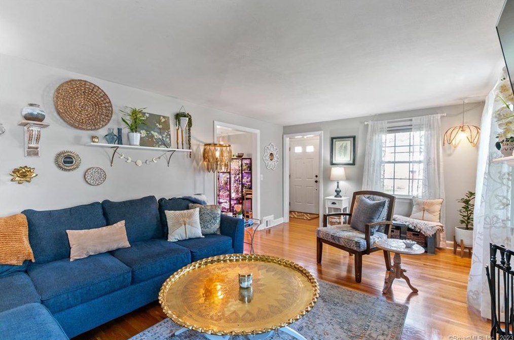 33 Edgemere Ave, Hartford CT  06110-1118 exterior