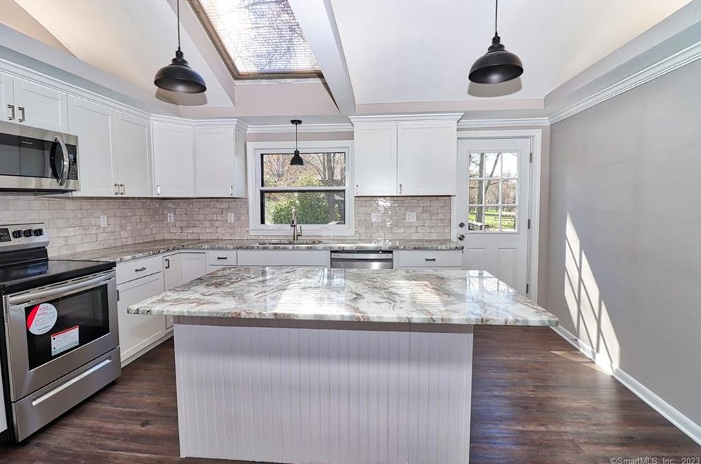 51 White St, Watertown CT  06795-1603 exterior