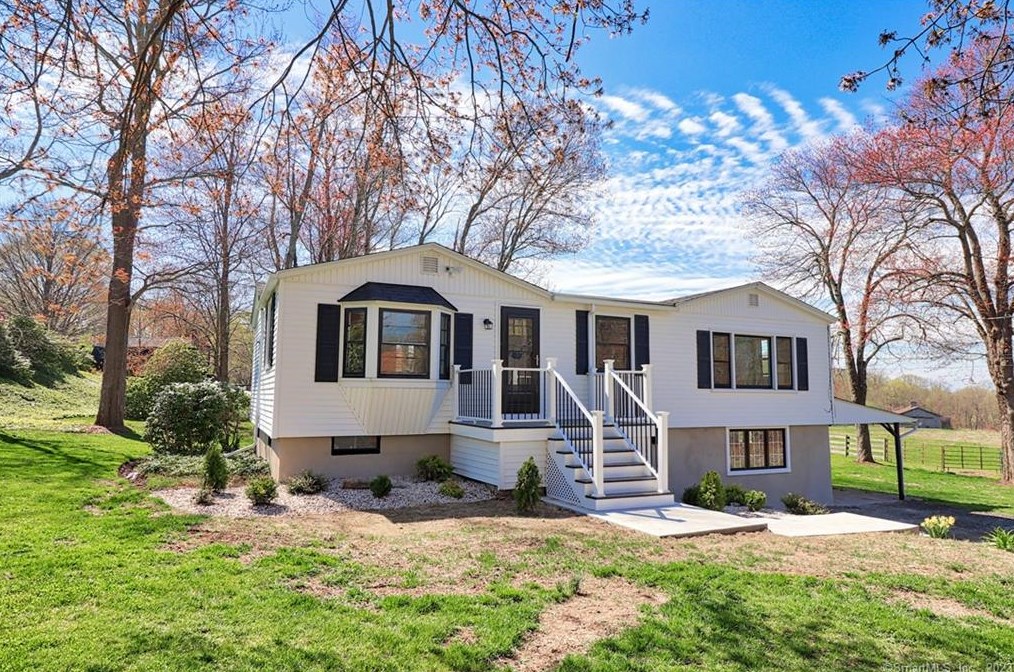 51 White St, Watertown, CT 06795