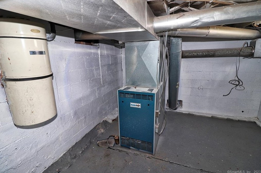 51 White St, Watertown CT  06795-1603 exterior