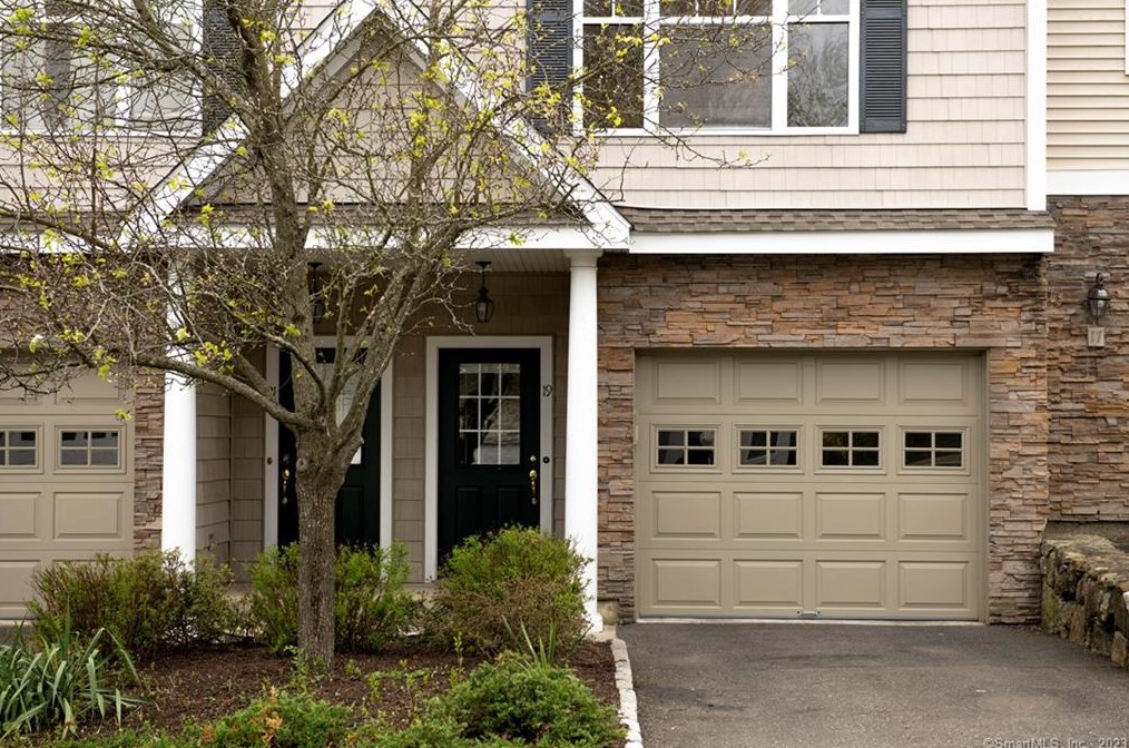 19 Faith Ln #19, Danbury, CT 06810