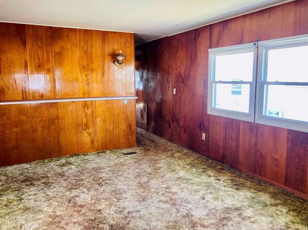 21 Shawnee Rd, Hartford CT  06118-2554 exterior