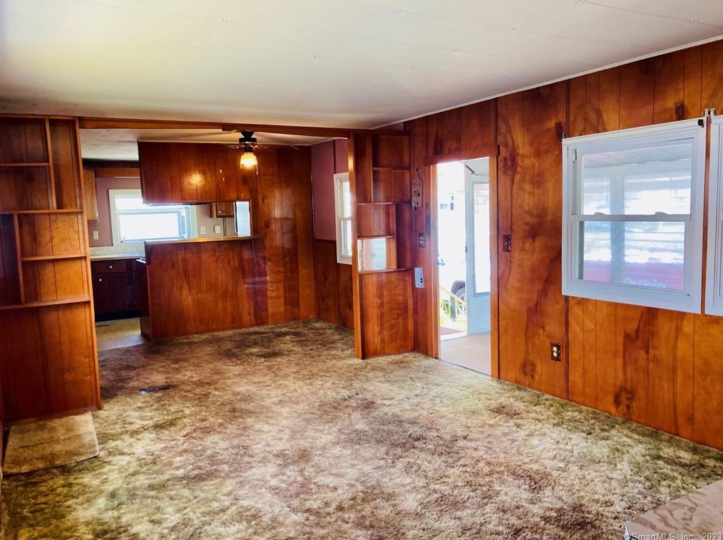 21 Shawnee Rd, Hartford CT  06118-2554 exterior