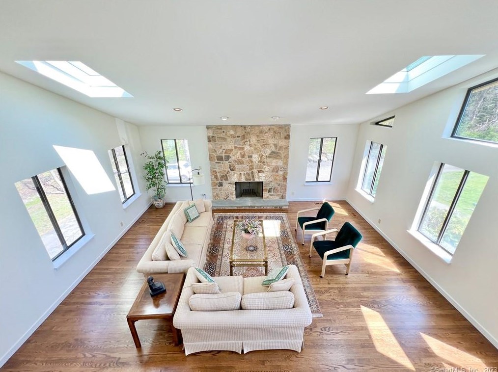 63 North Lake Dr, Stamford, CT 06903