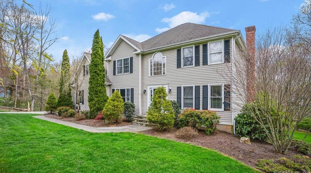 54 Philip Dr, Huntington, CT 06484