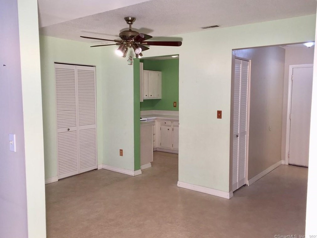 500 Darling St #17d, Southington, CT 06489