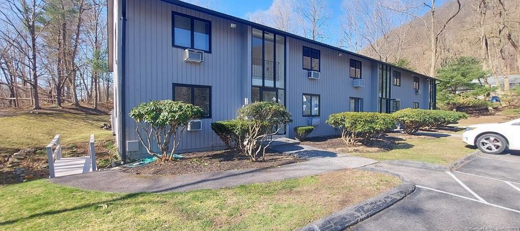 11 Gibbs St #4, Winsted, CT 06098
