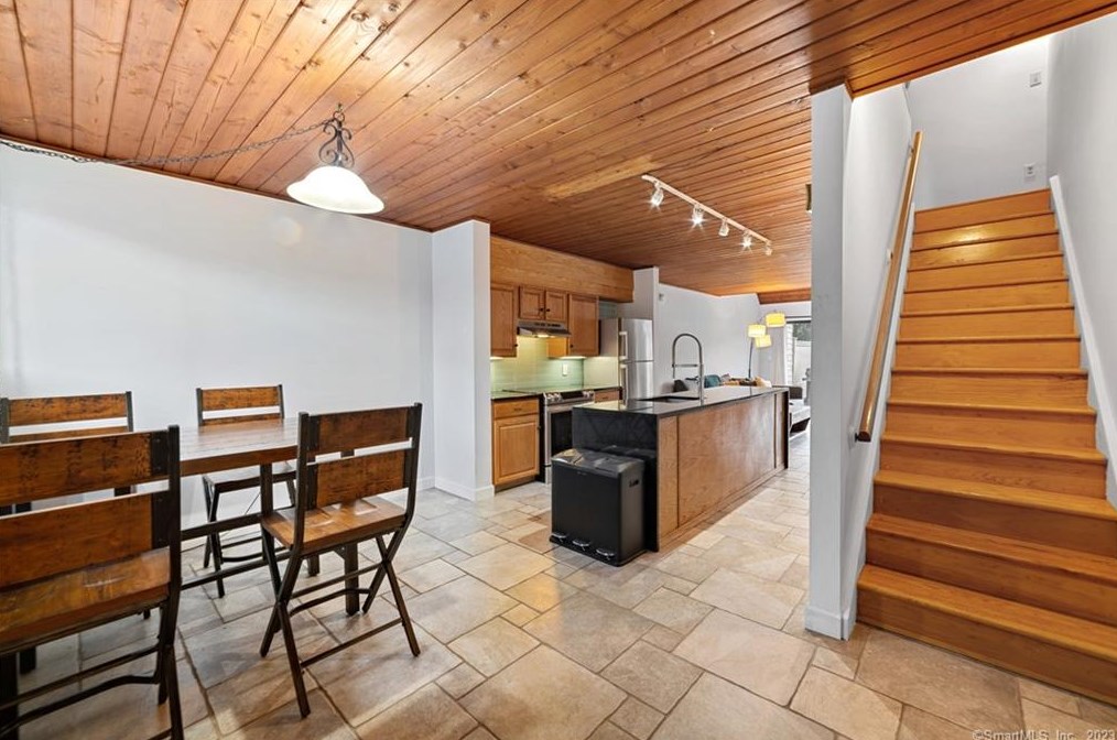 1 Gillette Ct #c, Simsbury, CT 06070