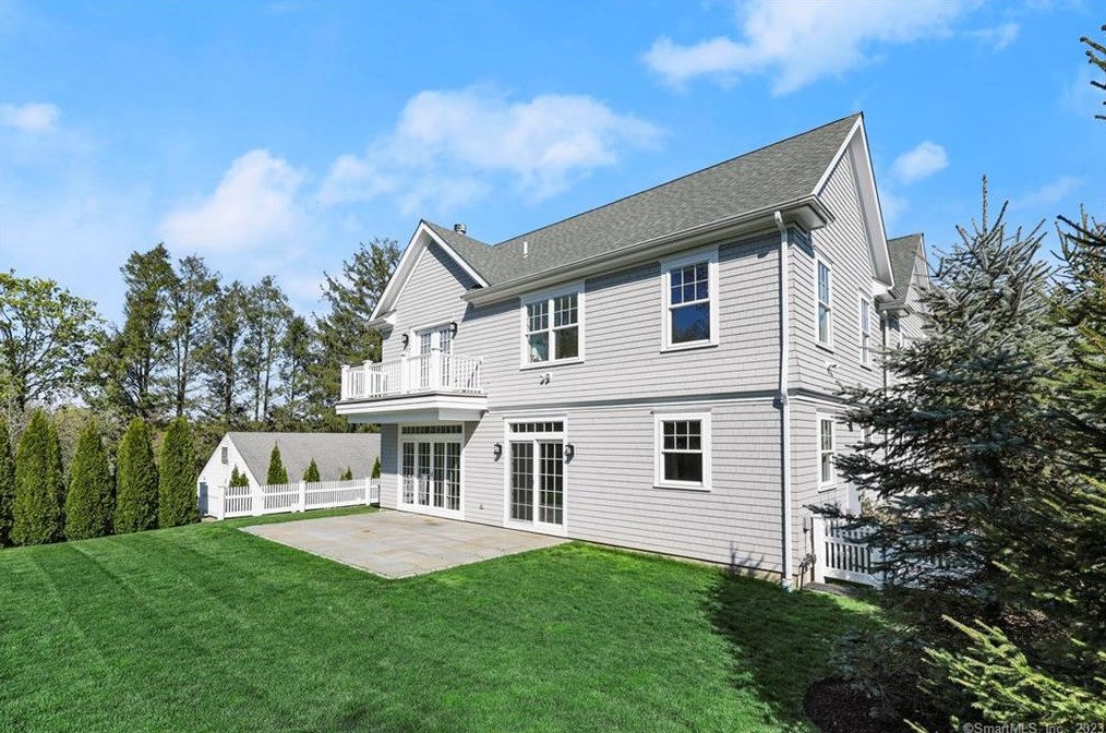 196 Valley Rd, Cos Cob, CT 06807 exterior