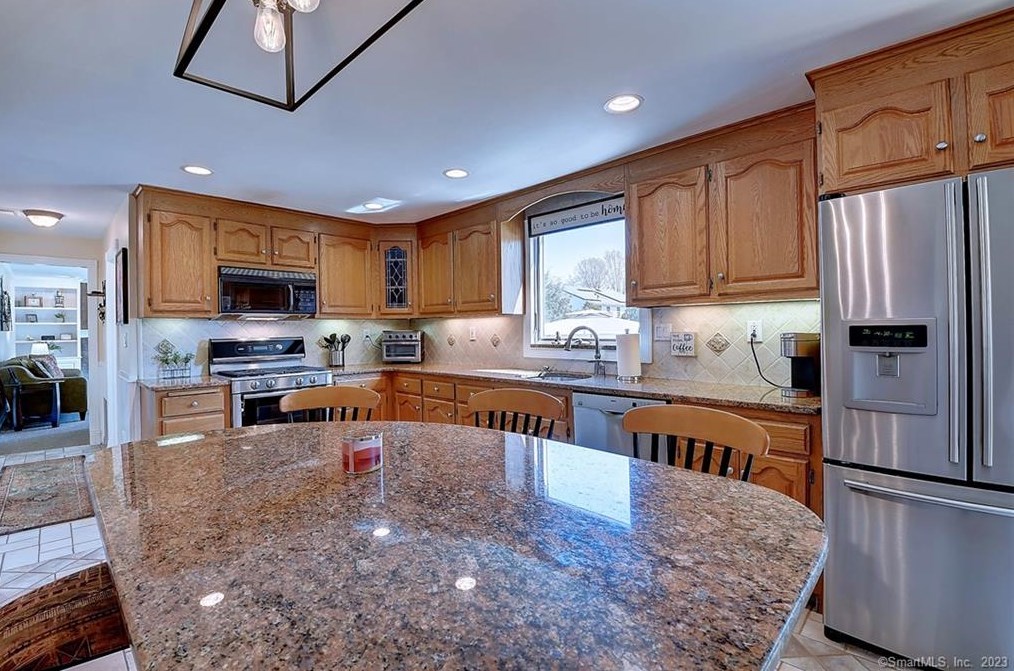 15 Cambridge, Glastonbury, CT 06033