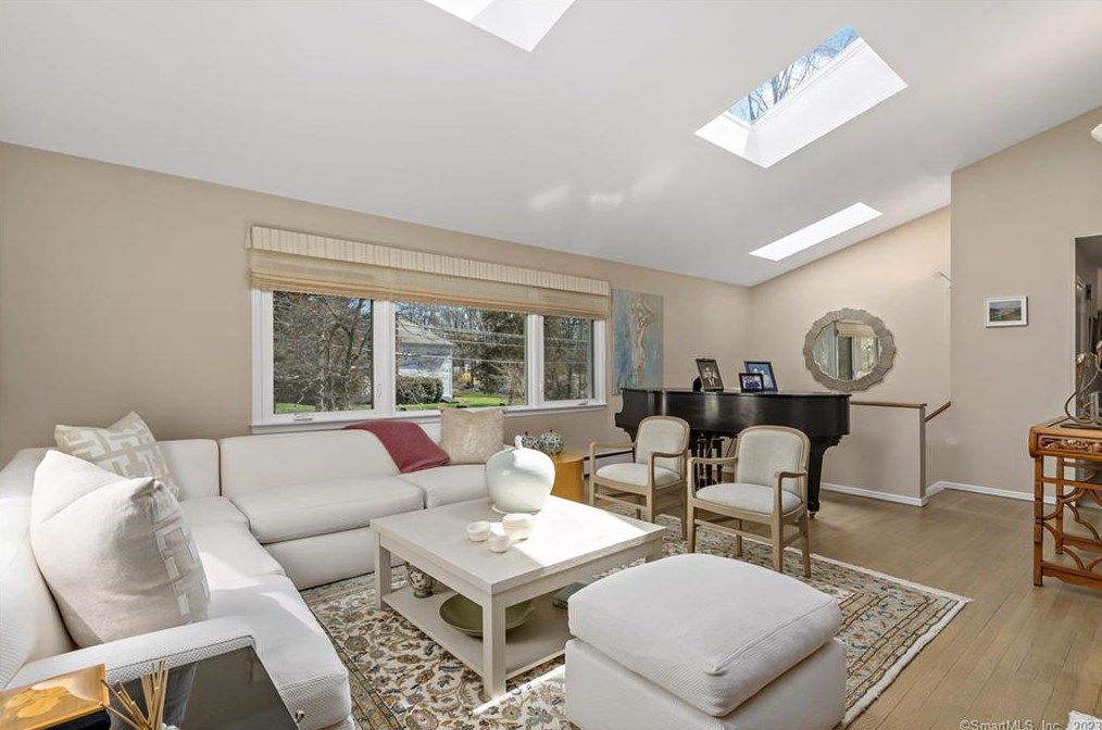 131 Grumman Ave, Norwalk, CT 06851