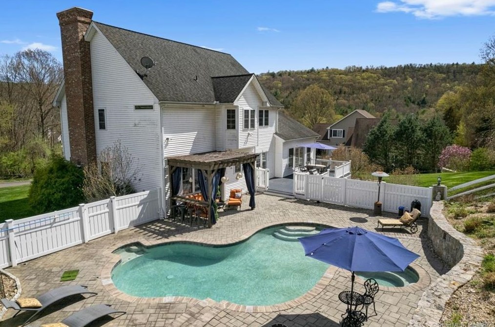 24 Bonna, Beacon Falls, CT 06403
