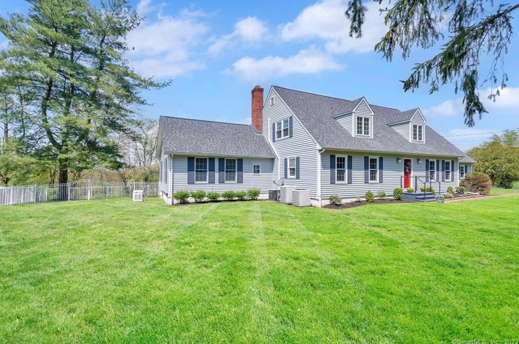 26 New England Dr, Wallingford, CT 06492
