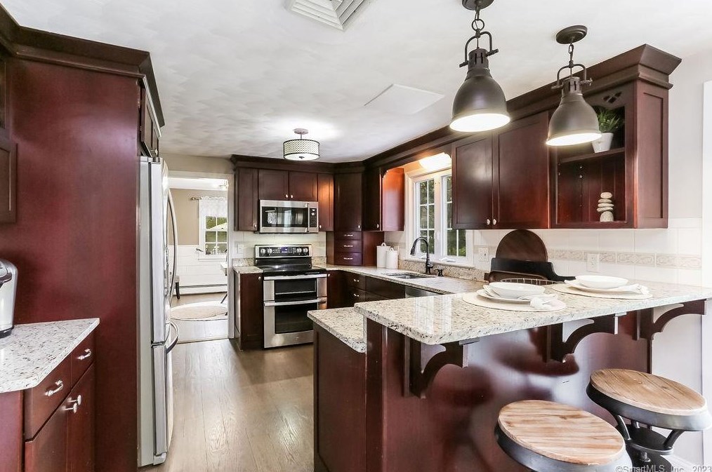 25 Hunter, Glastonbury, CT 06033