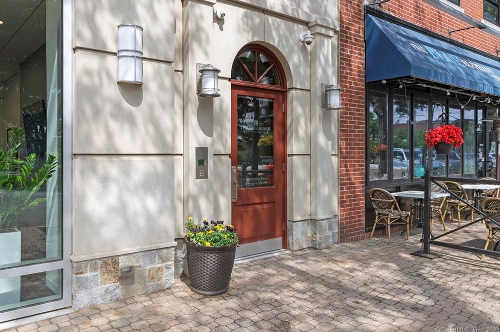 11 S Main St #3, Hartford, CT 06107