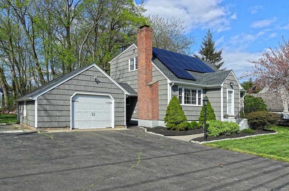 322 Rock Ln, Milford, CT 06460