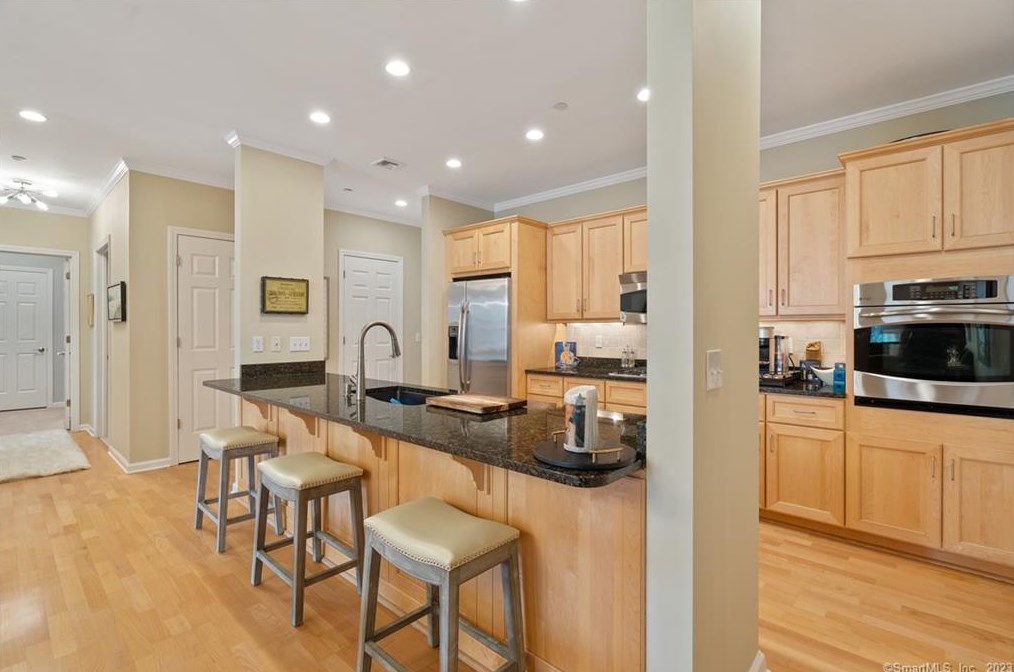 60 Maple St #43, Branford, CT 06405