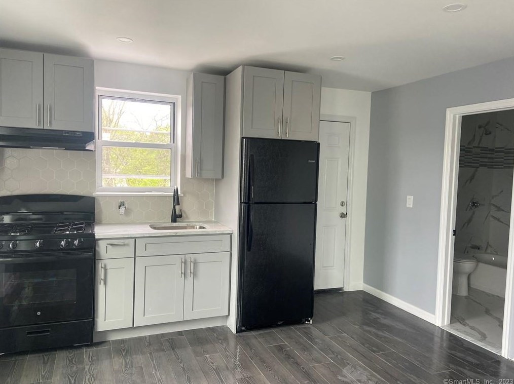 1472 Baldwin St #3s, Waterbury, CT 06706